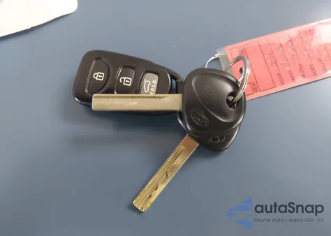 2016 Hyundai Veloster из США, поврежденный, VIN KMHTC6AD8GU266941